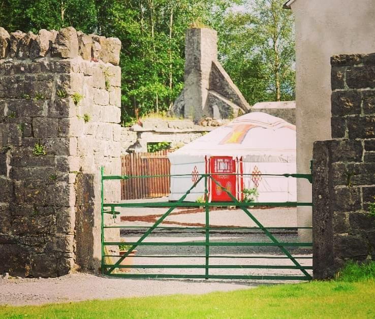 Отель Galway Glamping Туам Экстерьер фото